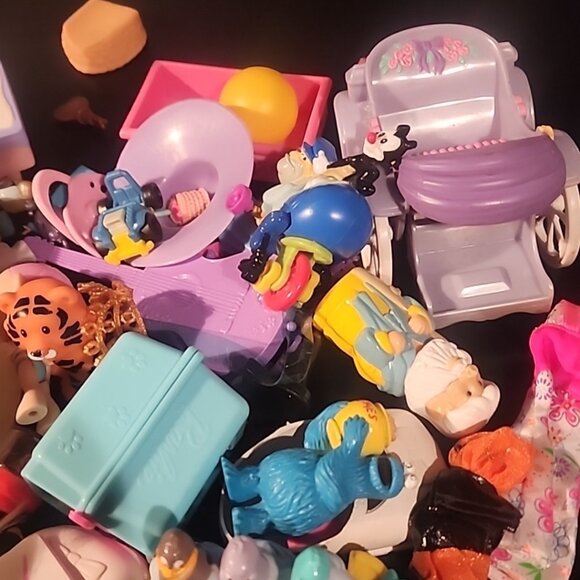 Lot Of Small Toys  ~Vintage/Modern Barbie Accessories , Mini Toys - Picture 5 of 6